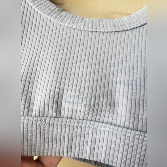 ALO Yoga Light Gray Ribbed Spirts Bra - Picture 6 of 9